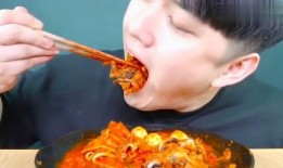 爆料哥吃意大利面视频,美食诱惑引网友热议