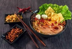 网红螺蛳粉店被爆料视频,卫生问题引发热议